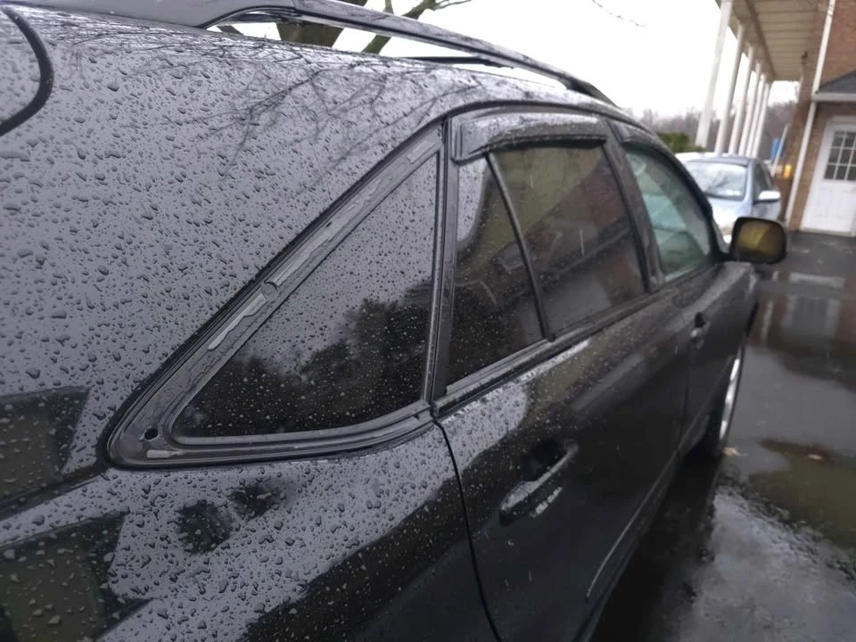 2005 Lexus RX 2nd Gen - Image 3 of 19