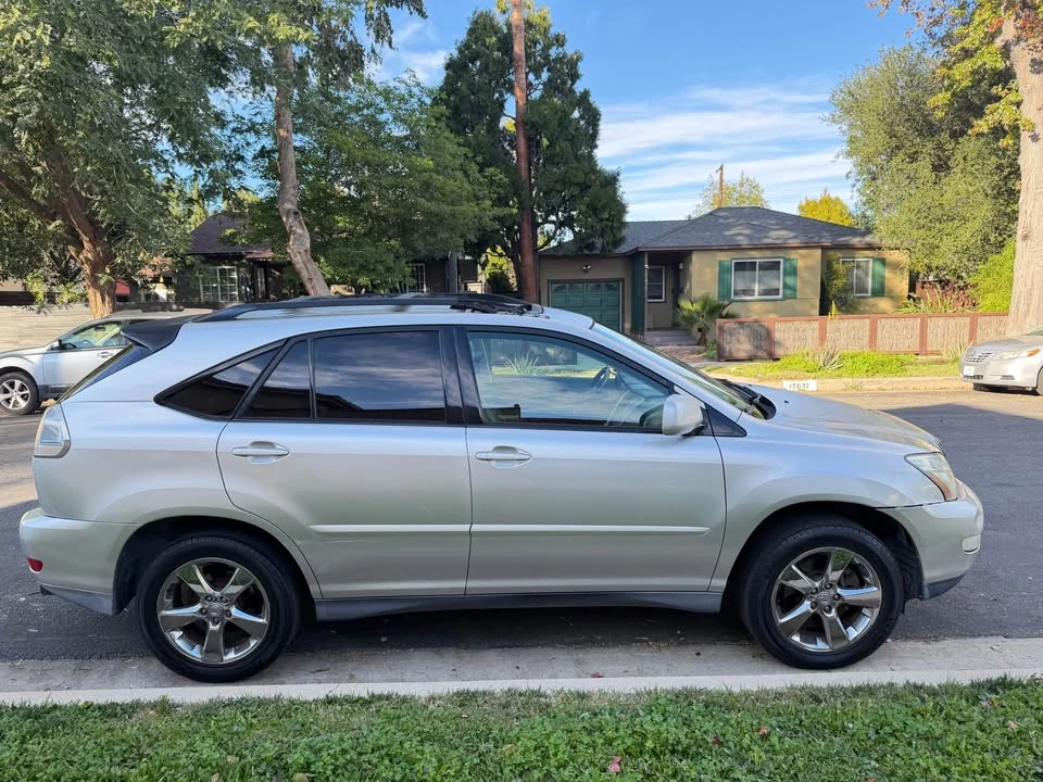 2005 Lexus RX 2nd Gen - Image 5 of 9