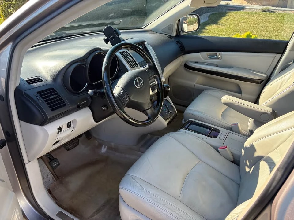 2005 Lexus RX 2nd Gen - Image 6 of 9