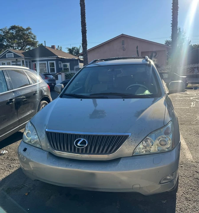 2005 Lexus RX 2nd Gen - Image 2 of 4