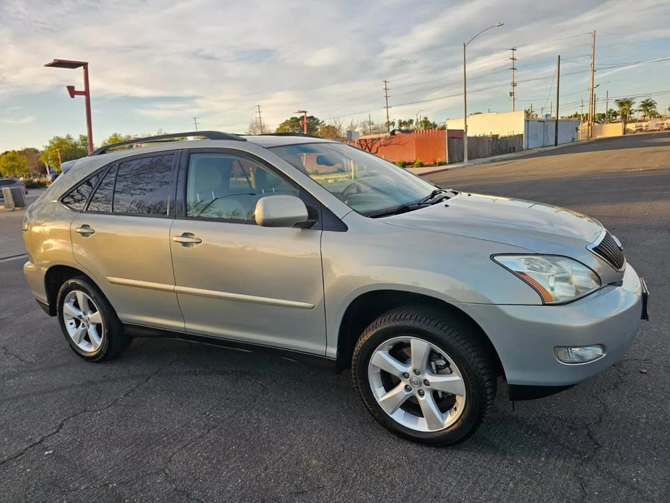 2005 Lexus RX 2nd Gen - Image 3 of 15