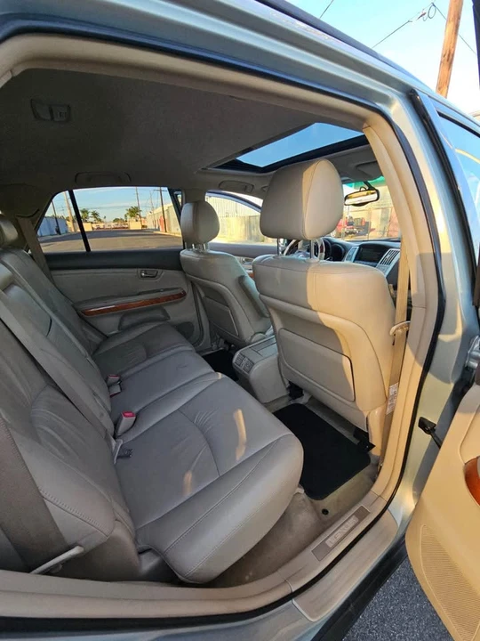 2005 Lexus RX 2nd Gen - Image 10 of 15
