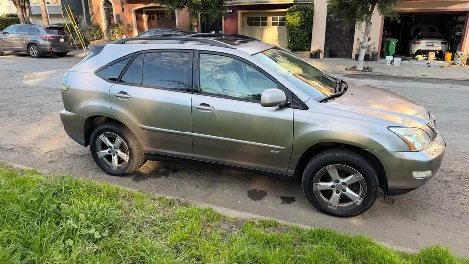 2005 Lexus RX 2nd Gen - Image 6 of 9