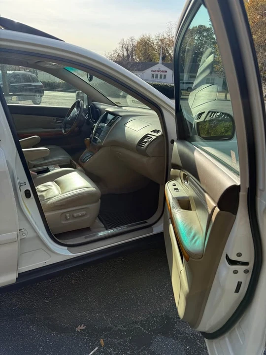 2005 Lexus RX 2nd Gen - Image 11 of 13