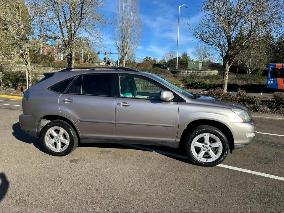 2005 Lexus RX 2nd Gen - Image 4 of 14