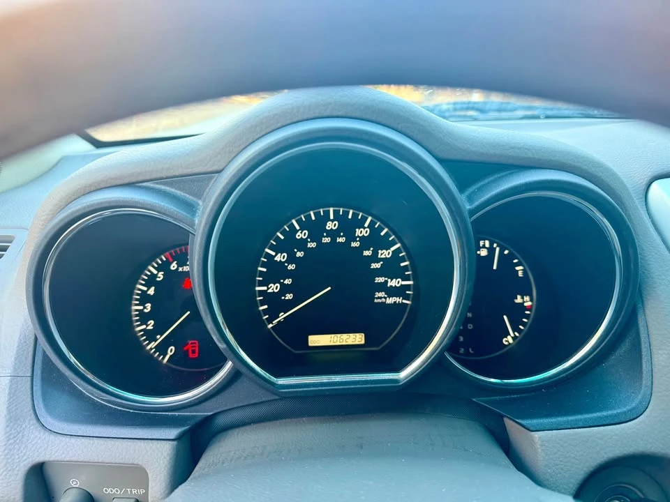 2005 Lexus RX 2nd Gen - Image 10 of 11