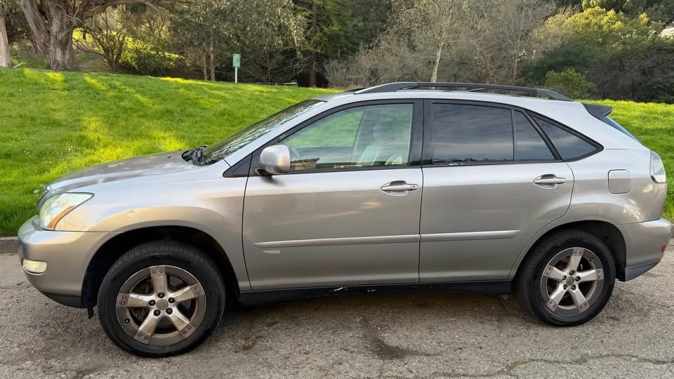 2005 Lexus RX 2nd Gen - Image 2 of 9