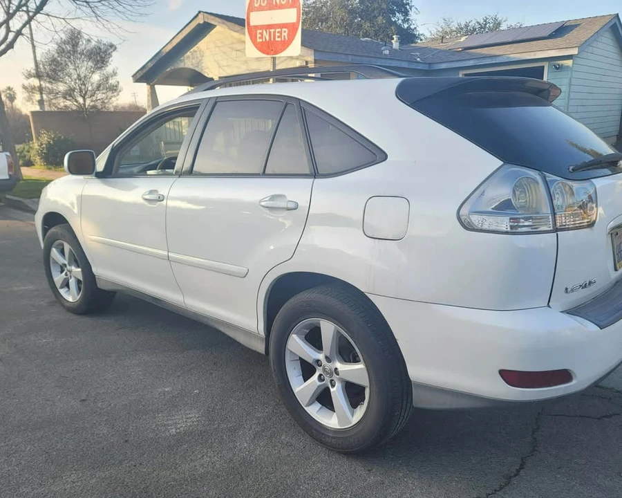 2005 Lexus RX 2nd Gen - Image 3 of 8