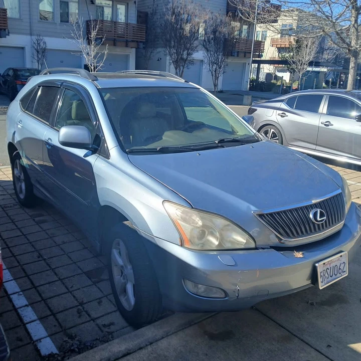 2005 Lexus RX 2nd Gen - Image 2 of 3