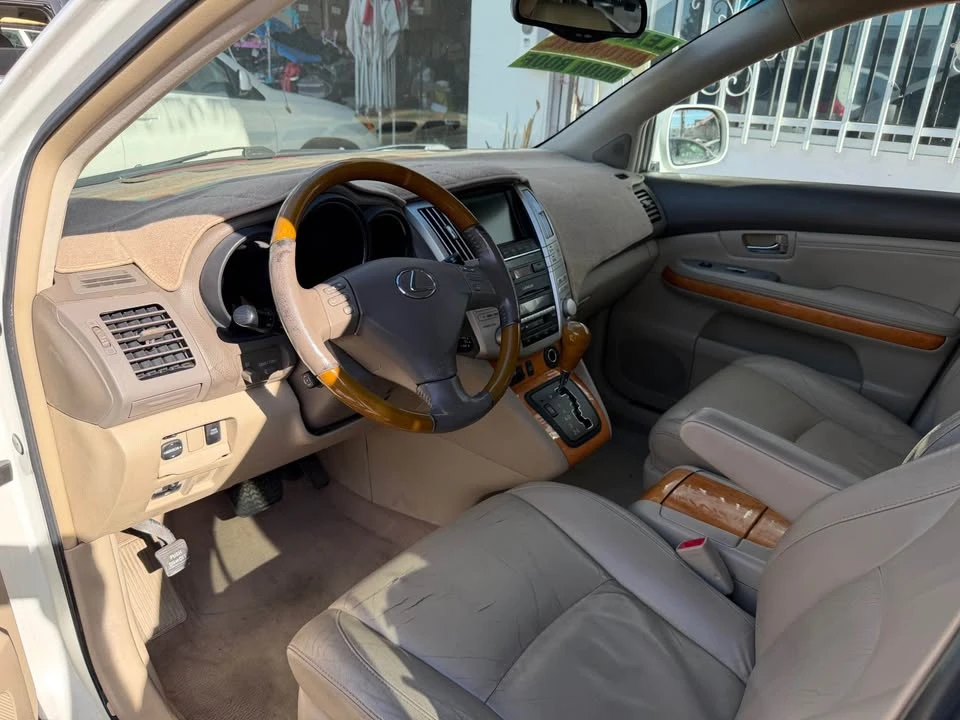 2005 Lexus RX 2nd Gen - Image 3 of 8