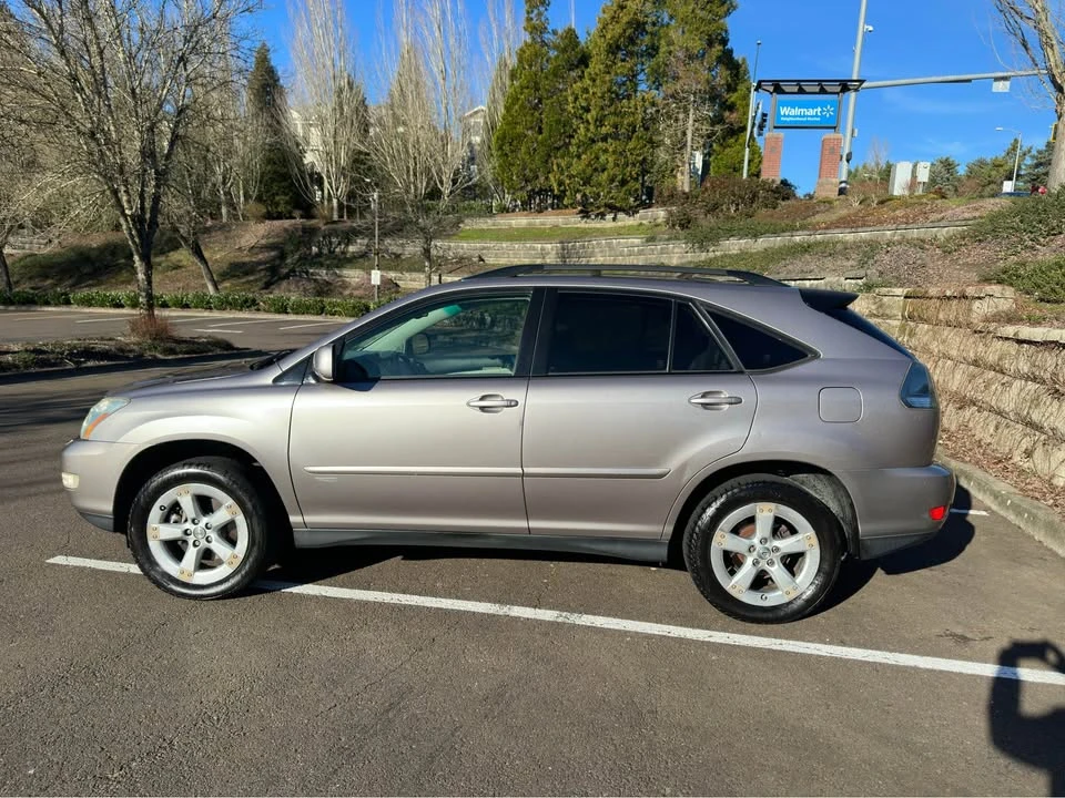 2005 Lexus RX 2nd Gen - Image 3 of 14