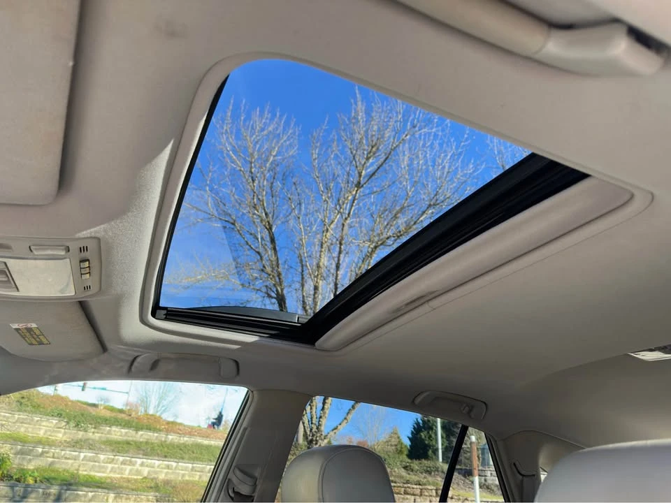 2005 Lexus RX 2nd Gen - Image 10 of 14