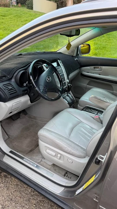 2005 Lexus RX 2nd Gen - Image 4 of 9