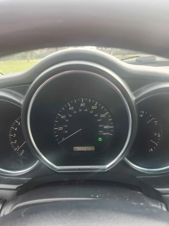 2005 Lexus RX 2nd Gen - Image 2 of 7