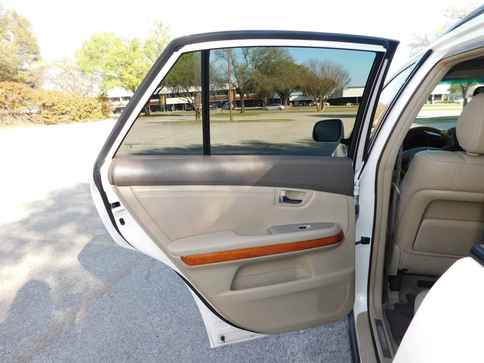 2005 Lexus RX 2nd Gen - Image 11 of 20