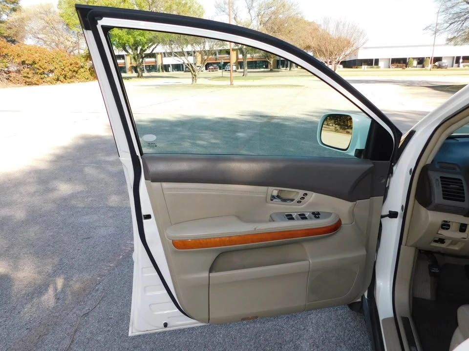2005 Lexus RX 2nd Gen - Image 14 of 20