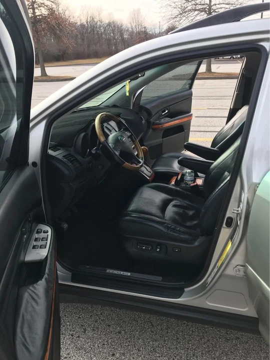 2005 Lexus RX 2nd Gen - Image 10 of 18