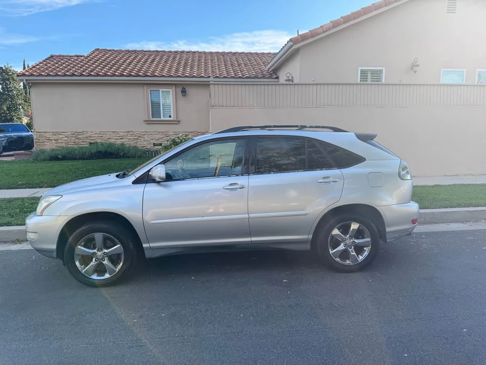 2005 Lexus RX 2nd Gen - Image 2 of 9