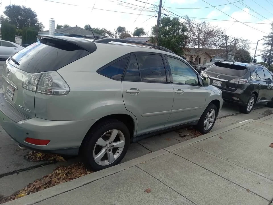 2005 Lexus RX 2nd Gen - Image 3 of 7