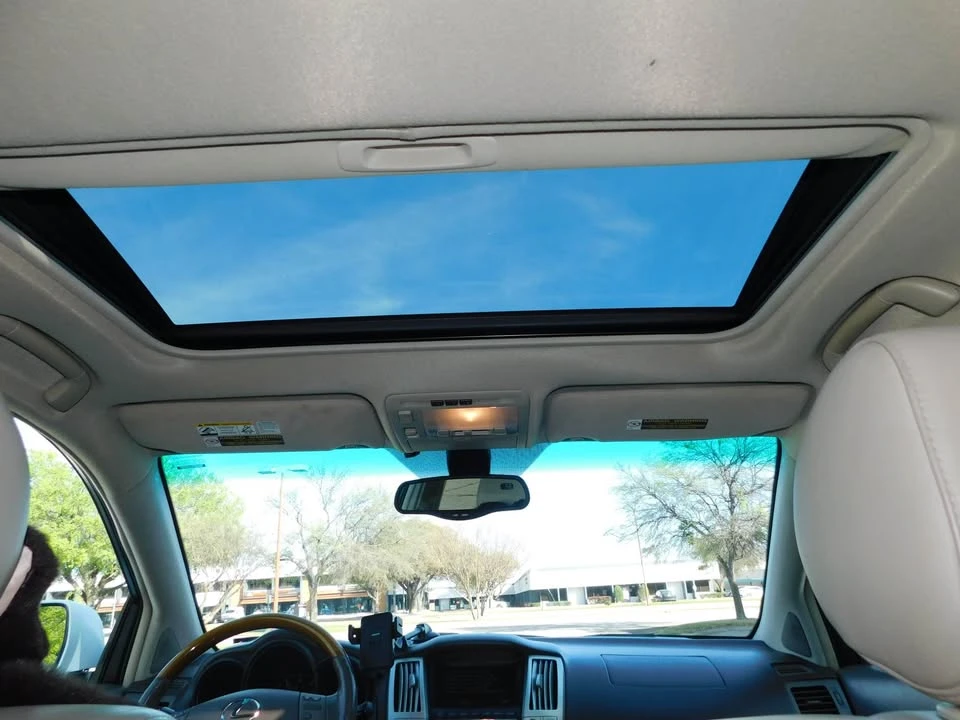 2005 Lexus RX 2nd Gen - Image 8 of 20