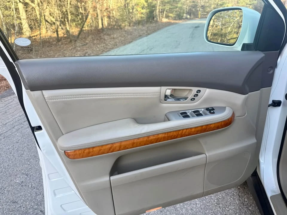2005 Lexus RX 2nd Gen - Image 5 of 11