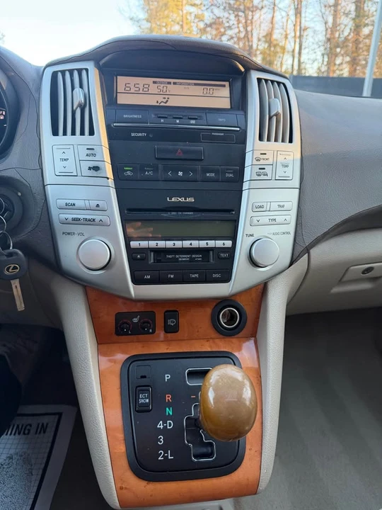 2005 Lexus RX 2nd Gen - Image 19 of 20