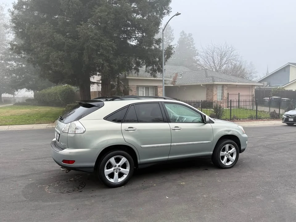 2005 Lexus RX 2nd Gen - Image 3 of 10