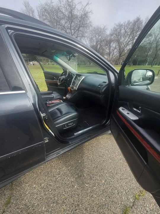 2005 Lexus RX 2nd Gen - Image 4 of 7