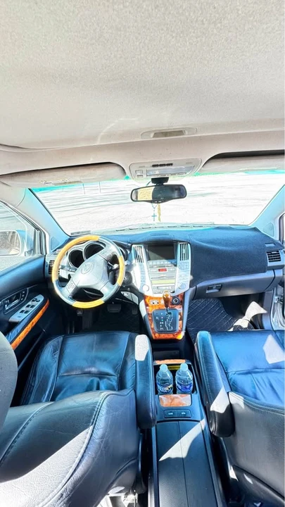 2005 Lexus RX 2nd Gen - Image 10 of 20