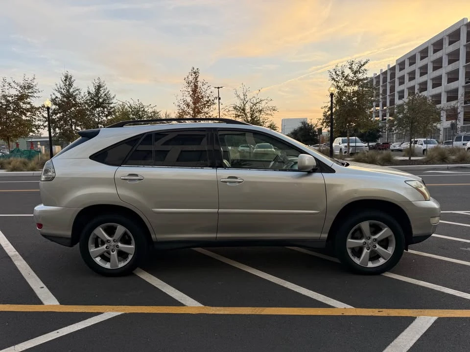 2005 Lexus RX 2nd Gen - Image 3 of 14