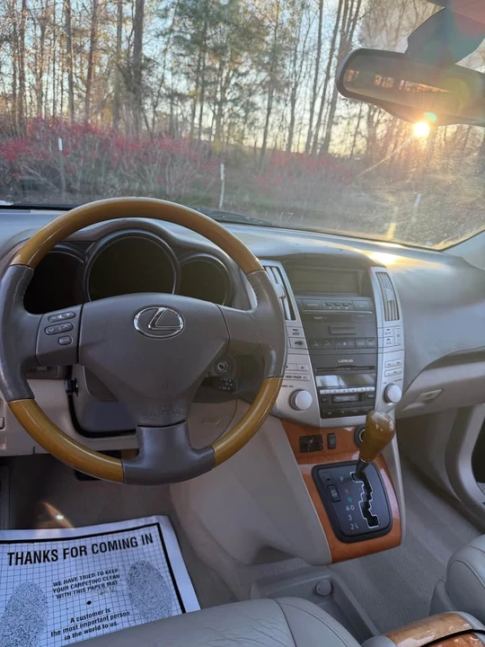 2005 Lexus RX 2nd Gen - Image 12 of 20