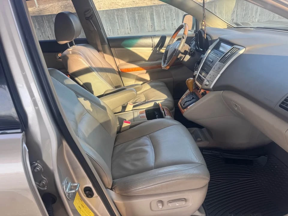 2005 Lexus RX 2nd Gen - Image 8 of 12