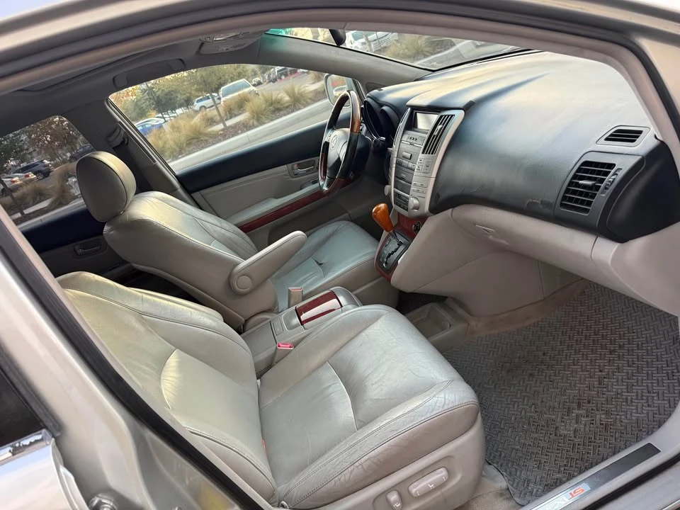 2005 Lexus RX 2nd Gen - Image 11 of 14