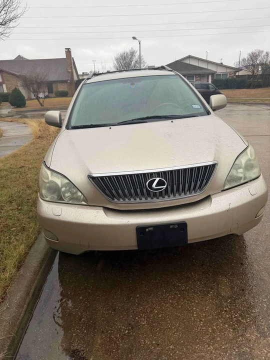 2005 Lexus RX 2nd Gen - Image 2 of 5