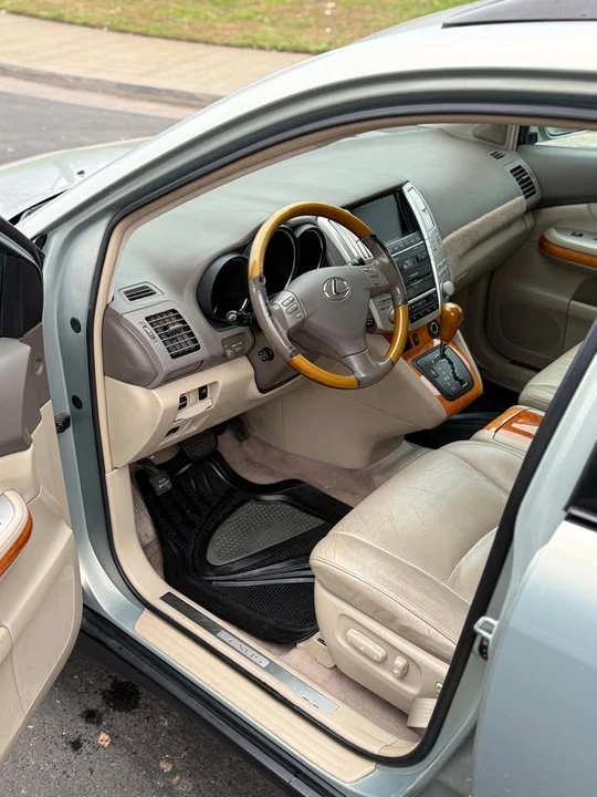 2005 Lexus RX 2nd Gen - Image 6 of 10