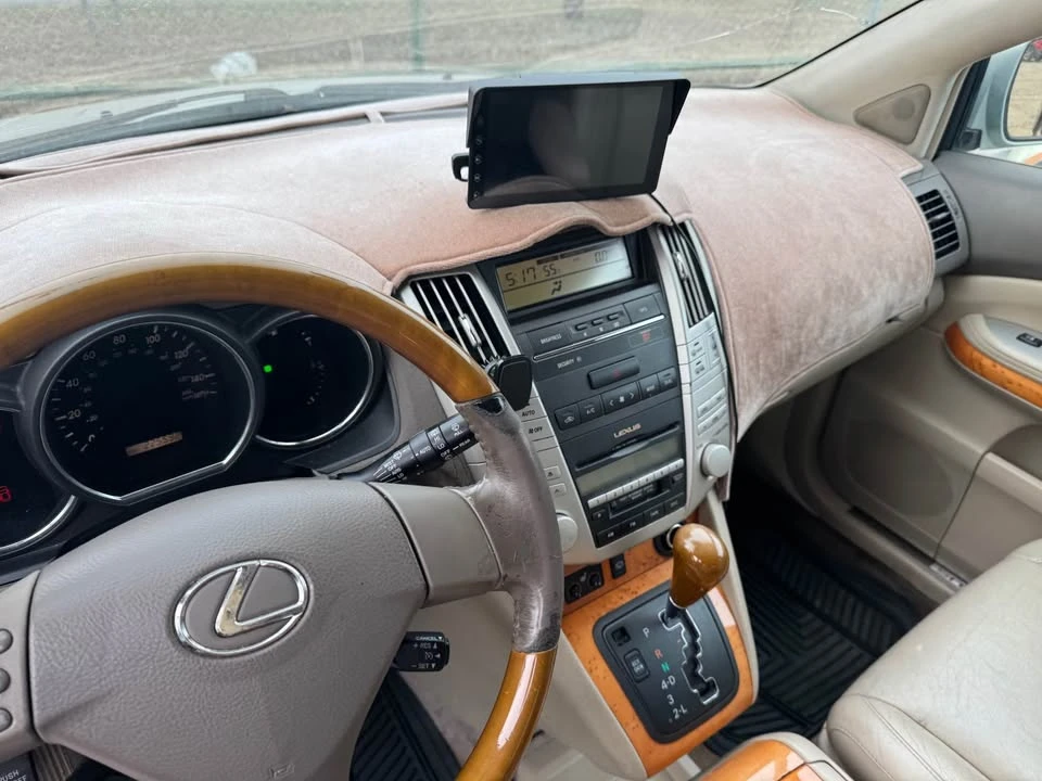 2005 Lexus RX 2nd Gen - Image 10 of 11