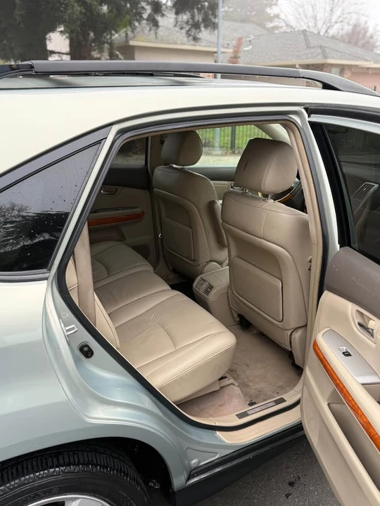 2005 Lexus RX 2nd Gen - Image 9 of 10