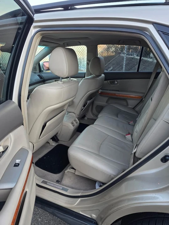 2005 Lexus RX 2nd Gen - Image 12 of 13