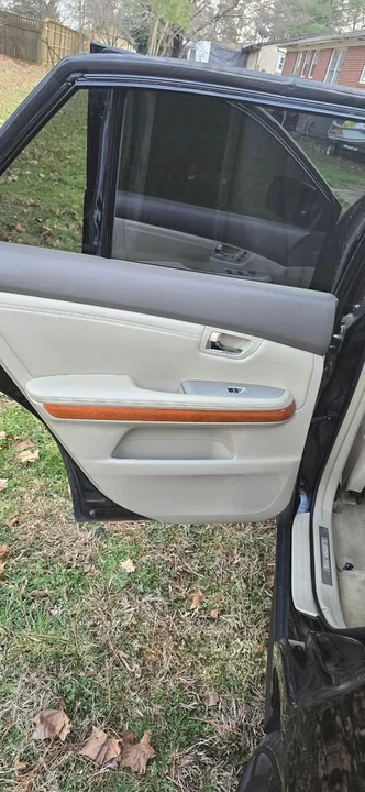 2005 Lexus RX 2nd Gen - Image 15 of 19
