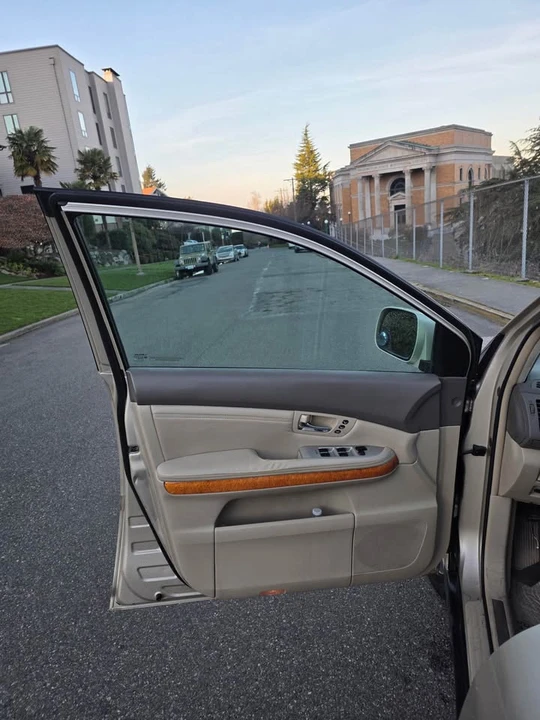 2005 Lexus RX 2nd Gen - Image 6 of 13