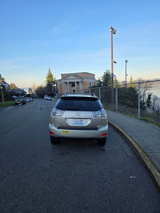 2005 Lexus RX 2nd Gen - Image 4 of 13