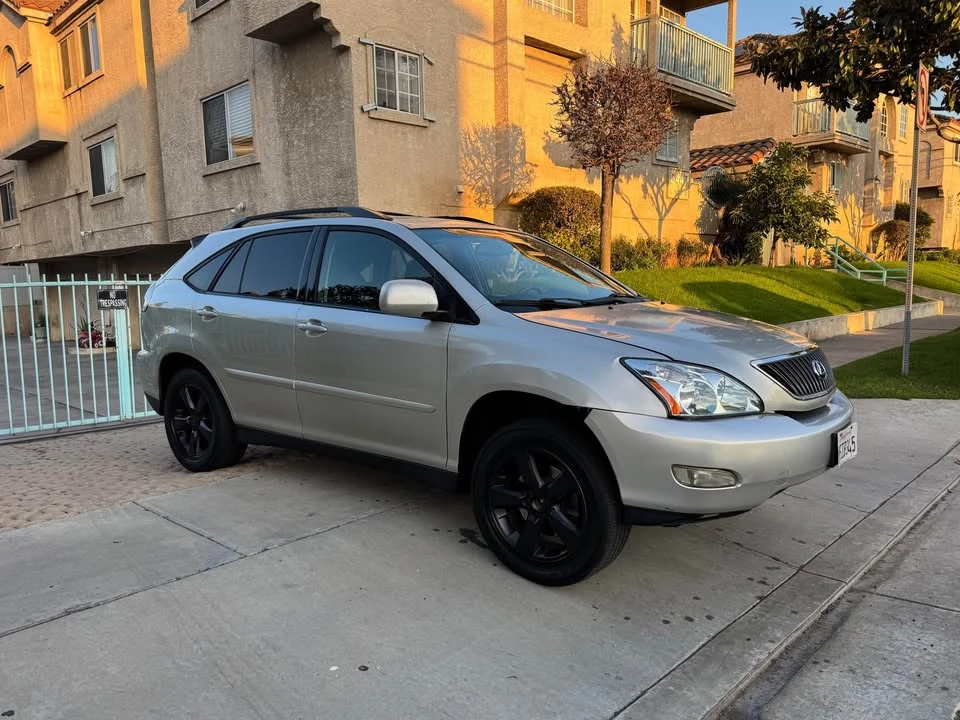 2005 Lexus RX 2nd Gen - Image 5 of 9