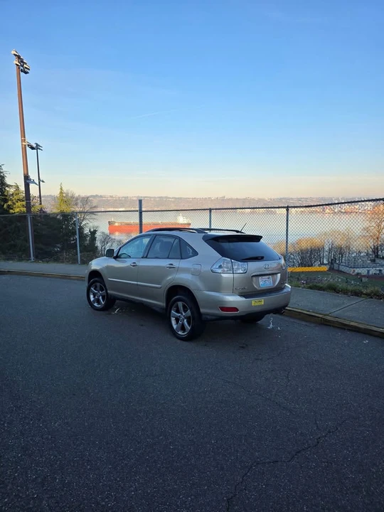 2005 Lexus RX 2nd Gen - Image 3 of 13