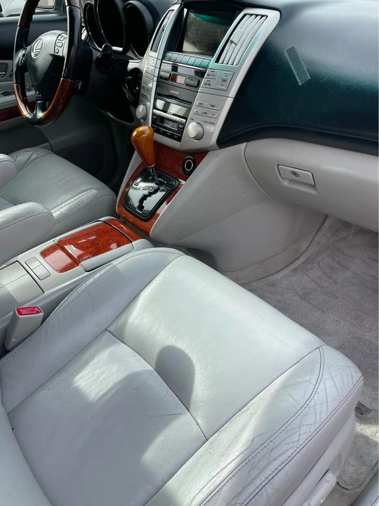 2005 Lexus RX 2nd Gen - Image 15 of 18