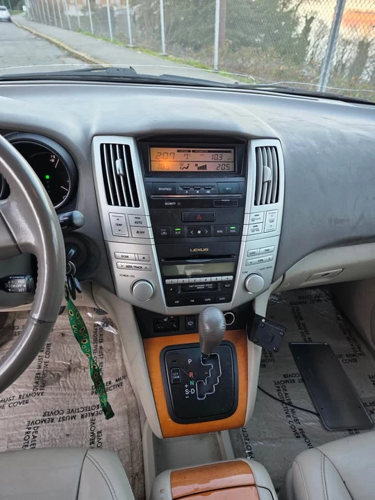 2005 Lexus RX 2nd Gen - Image 9 of 13