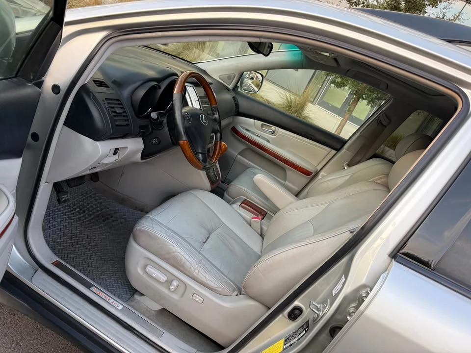 2005 Lexus RX 2nd Gen - Image 8 of 14