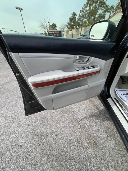 2005 Lexus RX 2nd Gen - Image 9 of 18
