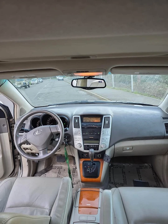 2005 Lexus RX 2nd Gen - Image 8 of 13