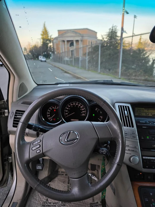2005 Lexus RX 2nd Gen - Image 10 of 13