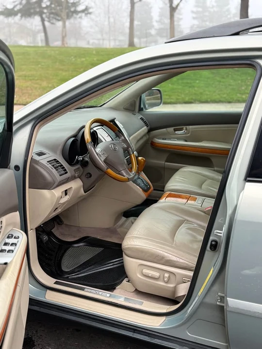 2005 Lexus RX 2nd Gen - Image 5 of 10